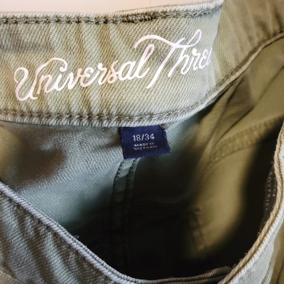Cropped green jeans, Universal Thread, Size 18/34 R - Picture 4 of 4
